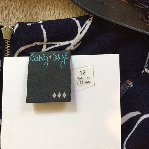 Gabby Skye Dress NWT Navy Ivory Size 12 - Picture 5 of 7